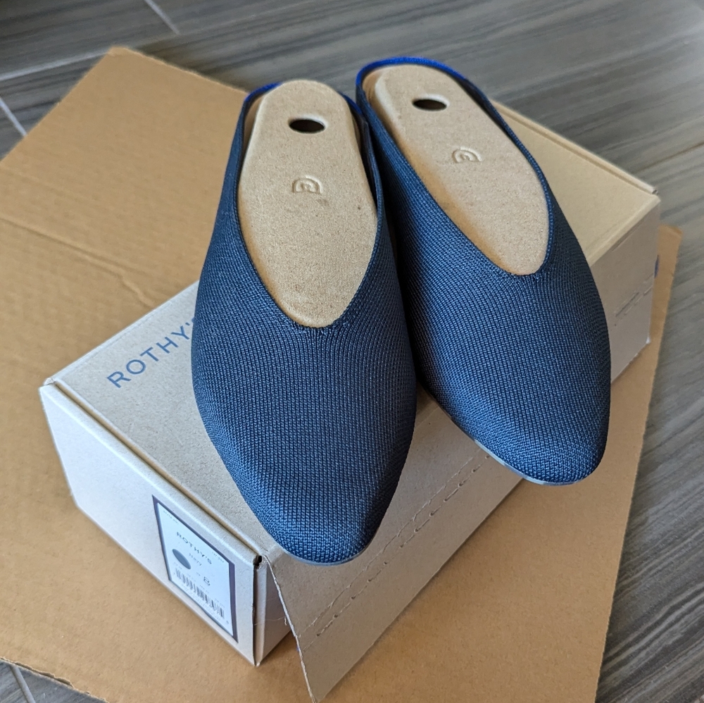 NEW Rothy's the almond demi size 8